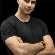 Personal trainer certificato con 10 anni di esperienza offre lezioni di fitness